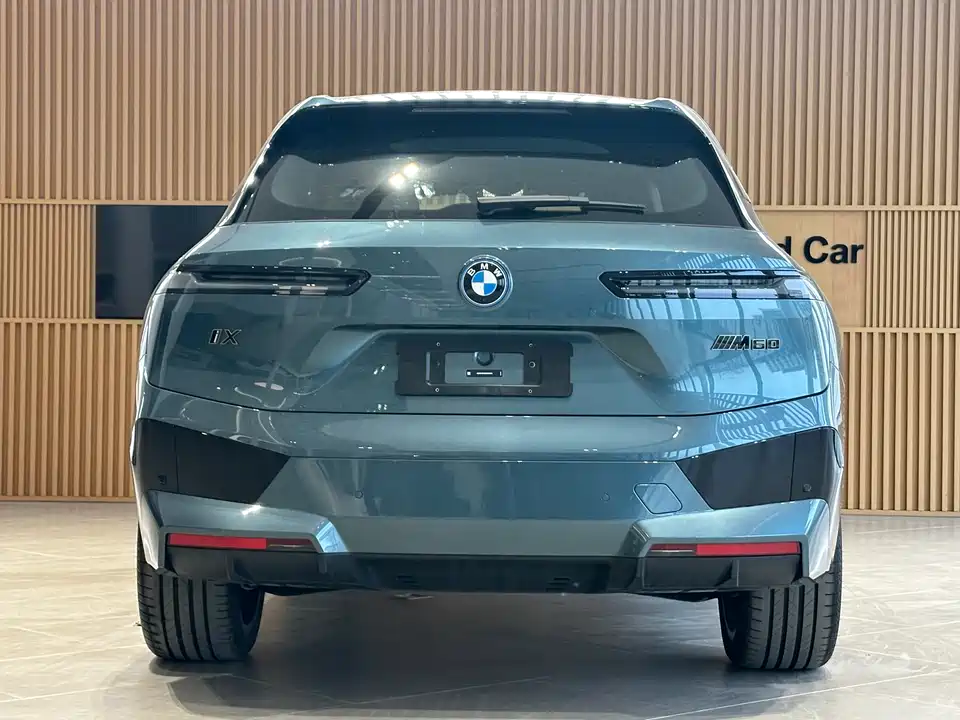 BMW iX M60