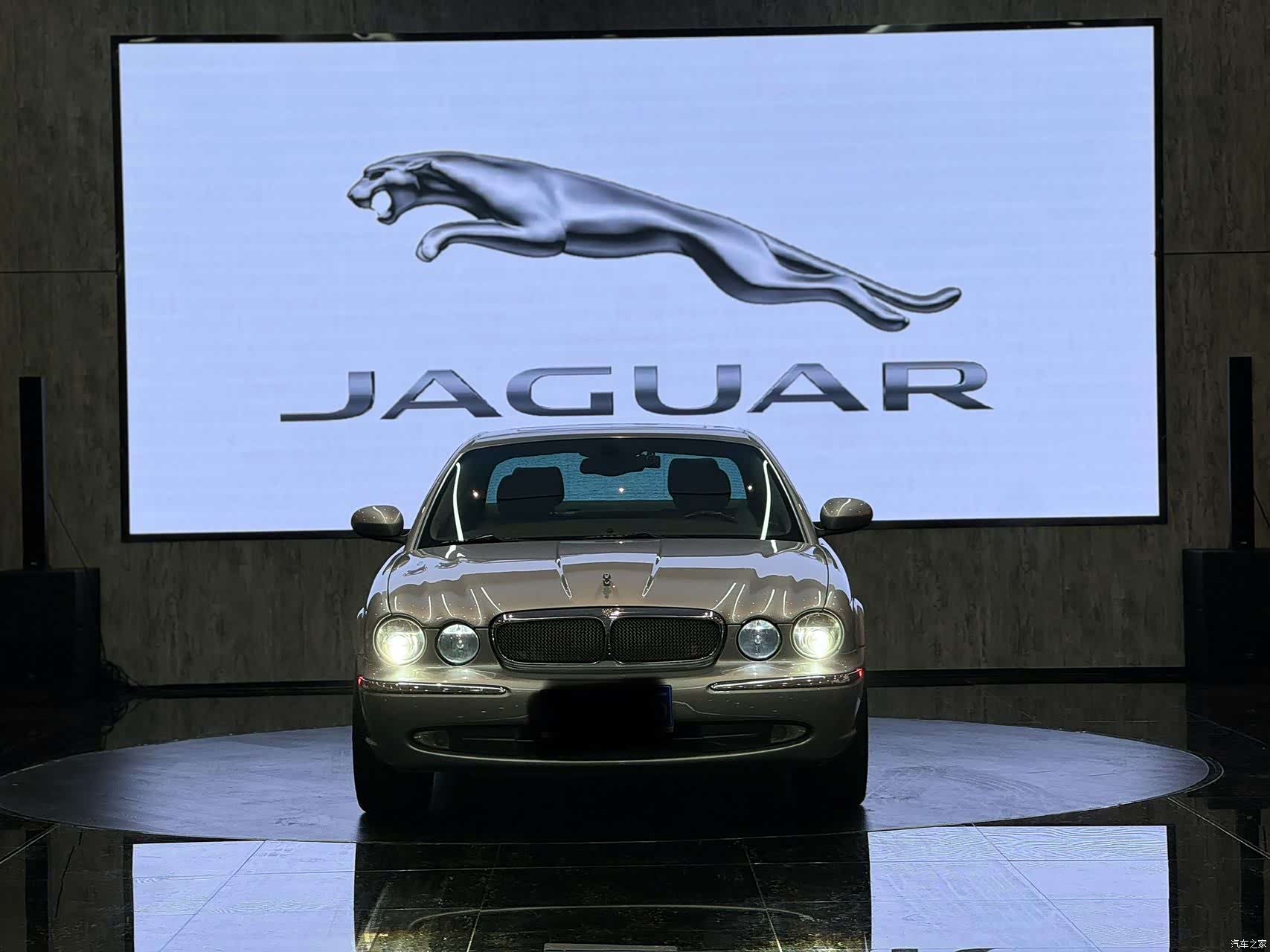 Jaguar XJ, 2003 3