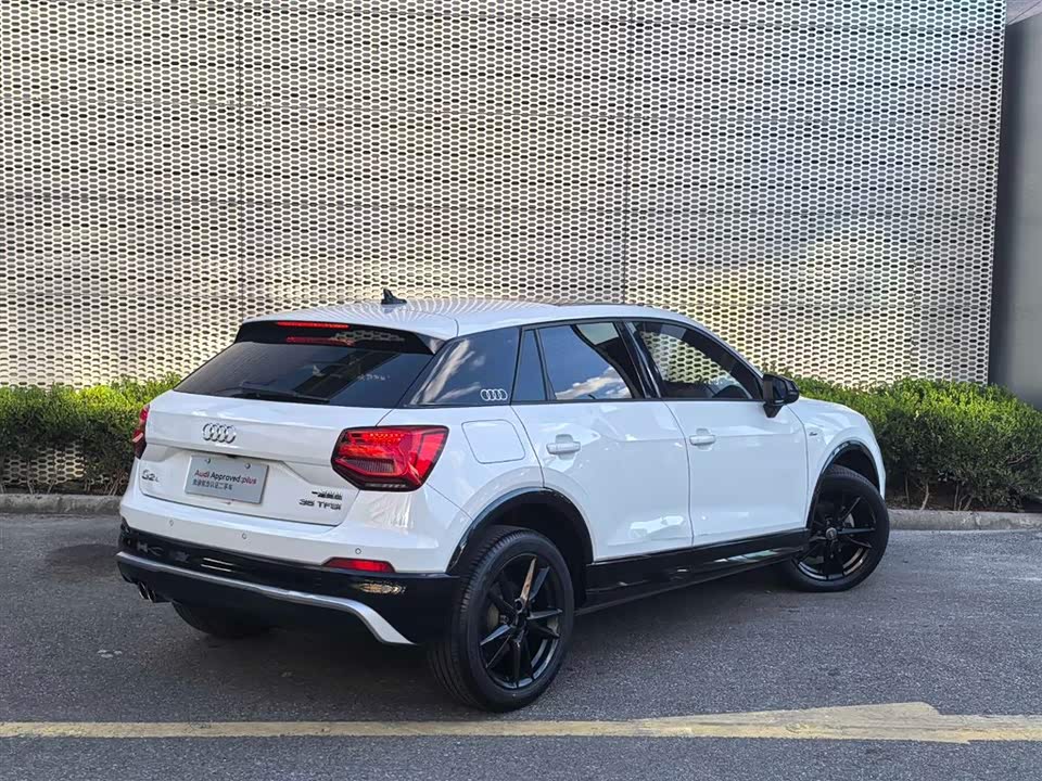 Audi Q2L