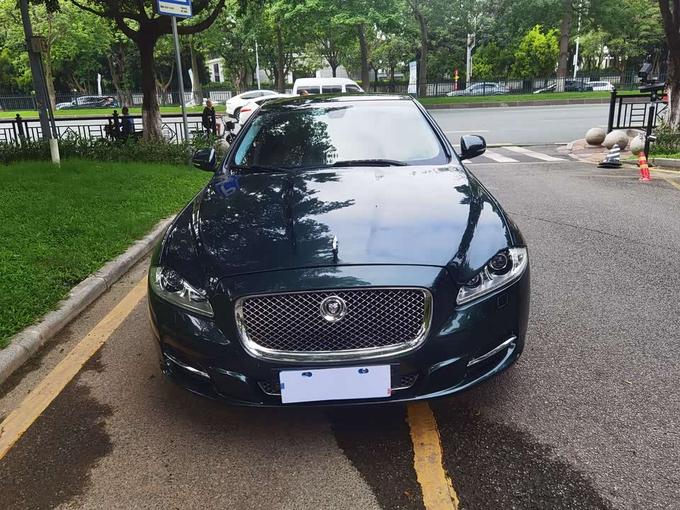 Jaguar XJ Jaguar XJ