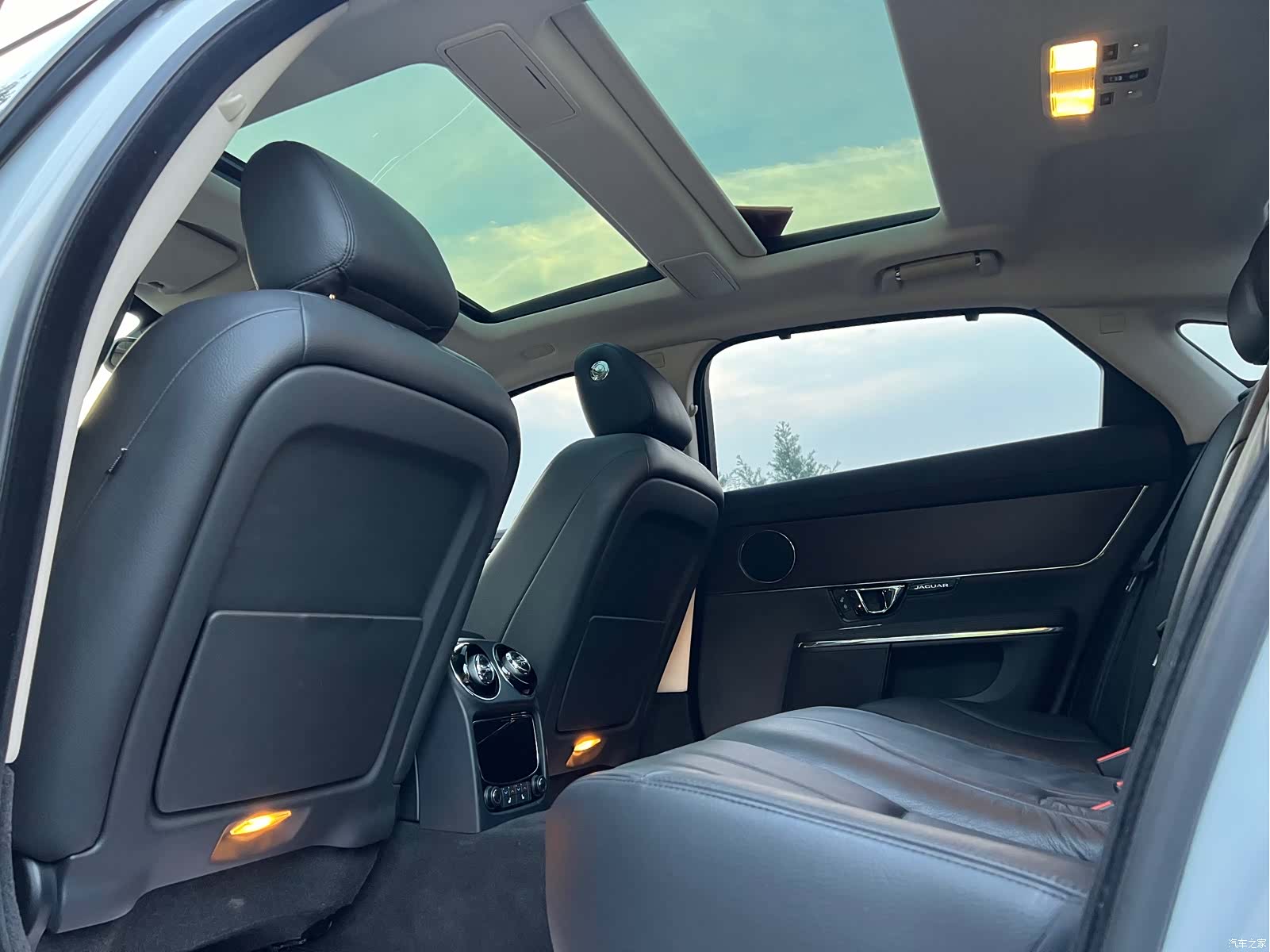 Jaguar XJ, 2016 13