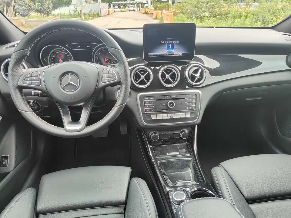 Mercedes-Benz CLA Mercedes-Benz CLA