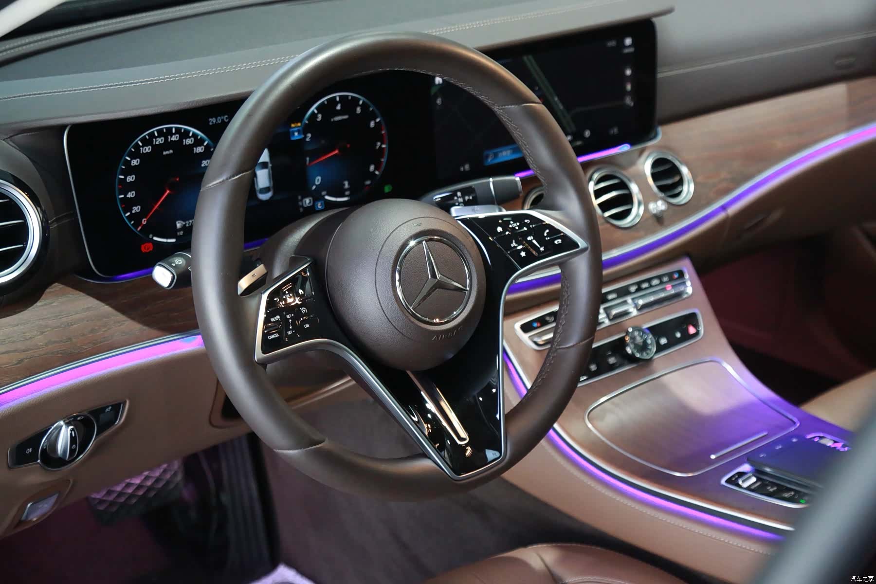 Mercedes-Benz E-Class, 2023 13