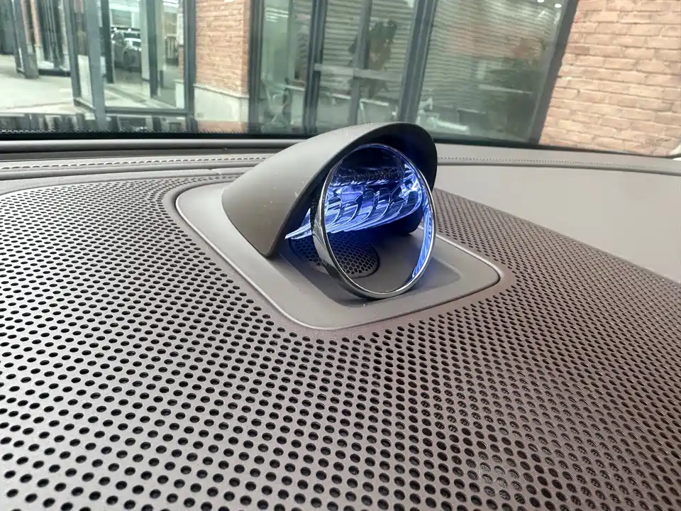 AITO Ask the world M9