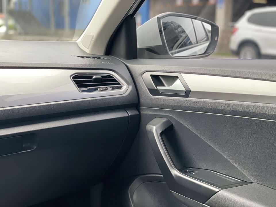 Volkswagen T-ROC exploring Songs Volkswagen T-ROC exploring Songs