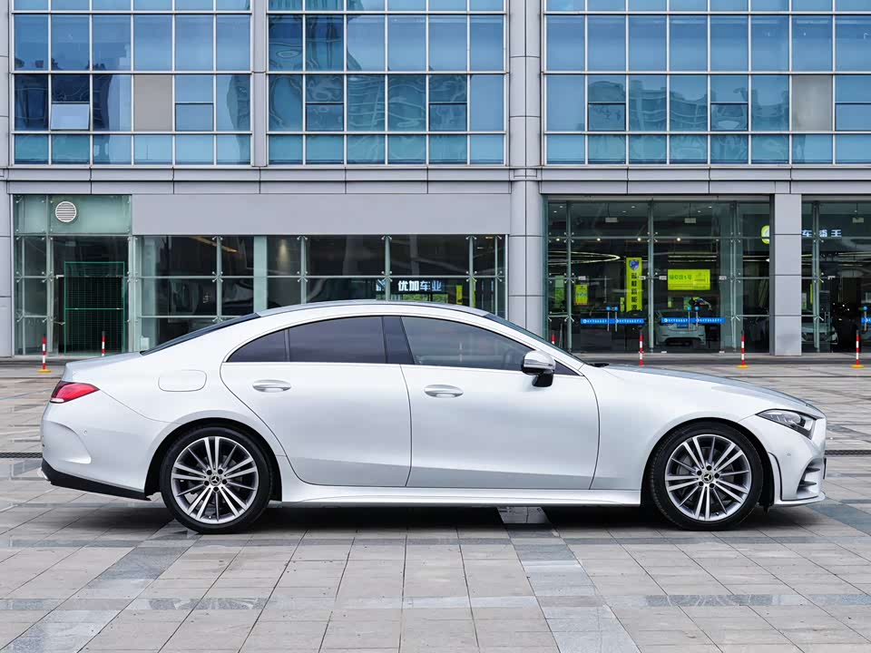 Mercedes-Benz CLS Mercedes-Benz CLS