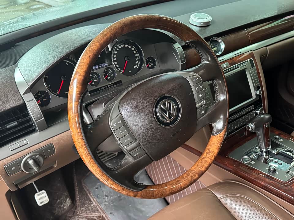 Volkswagen Phaeton Volkswagen Phaeton