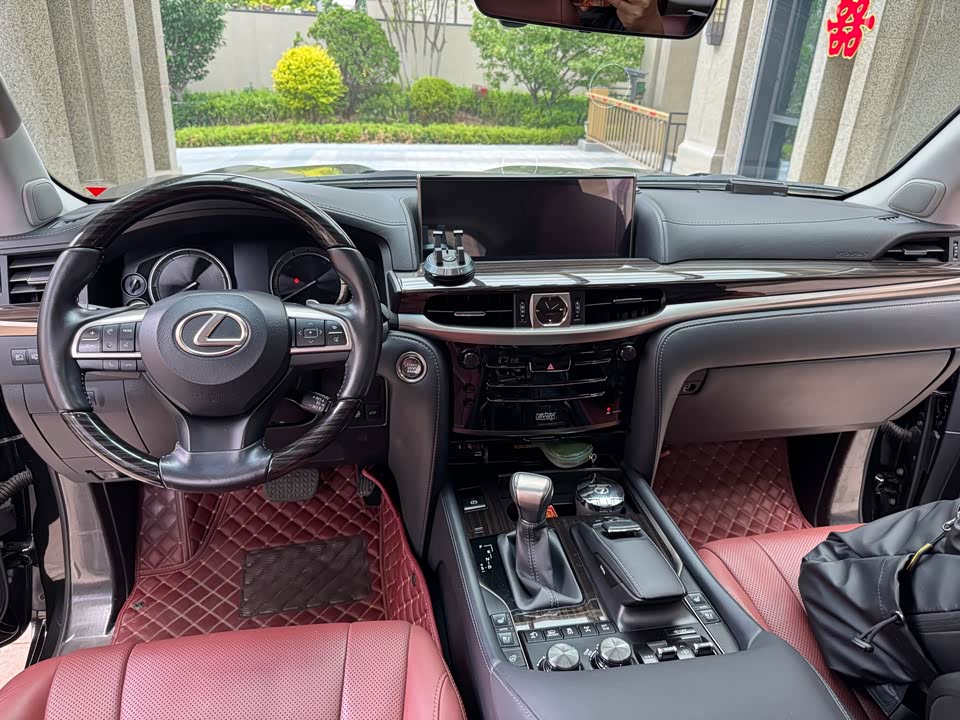 Lexus LX