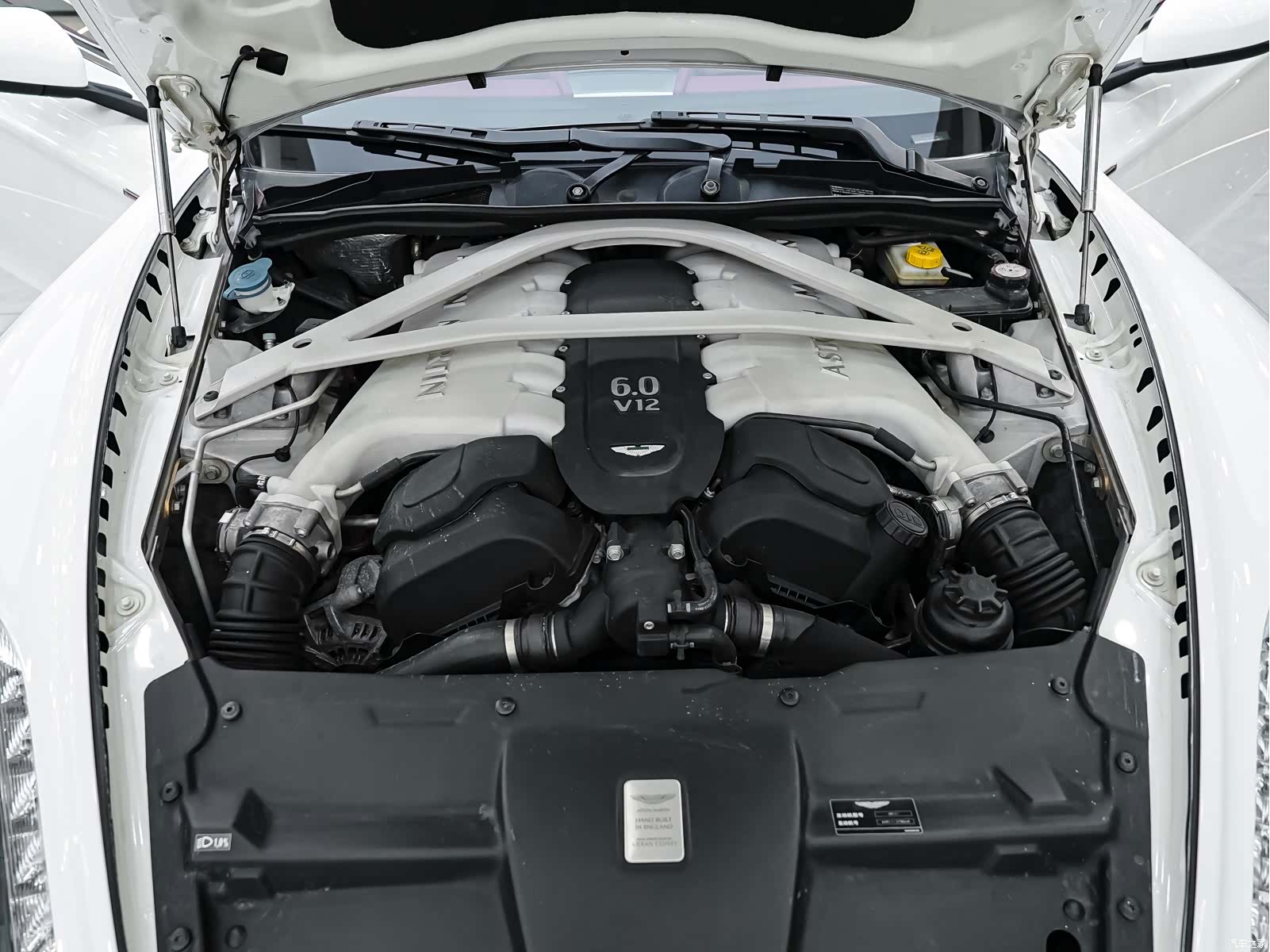 Aston Martin Rapide, 2014 11