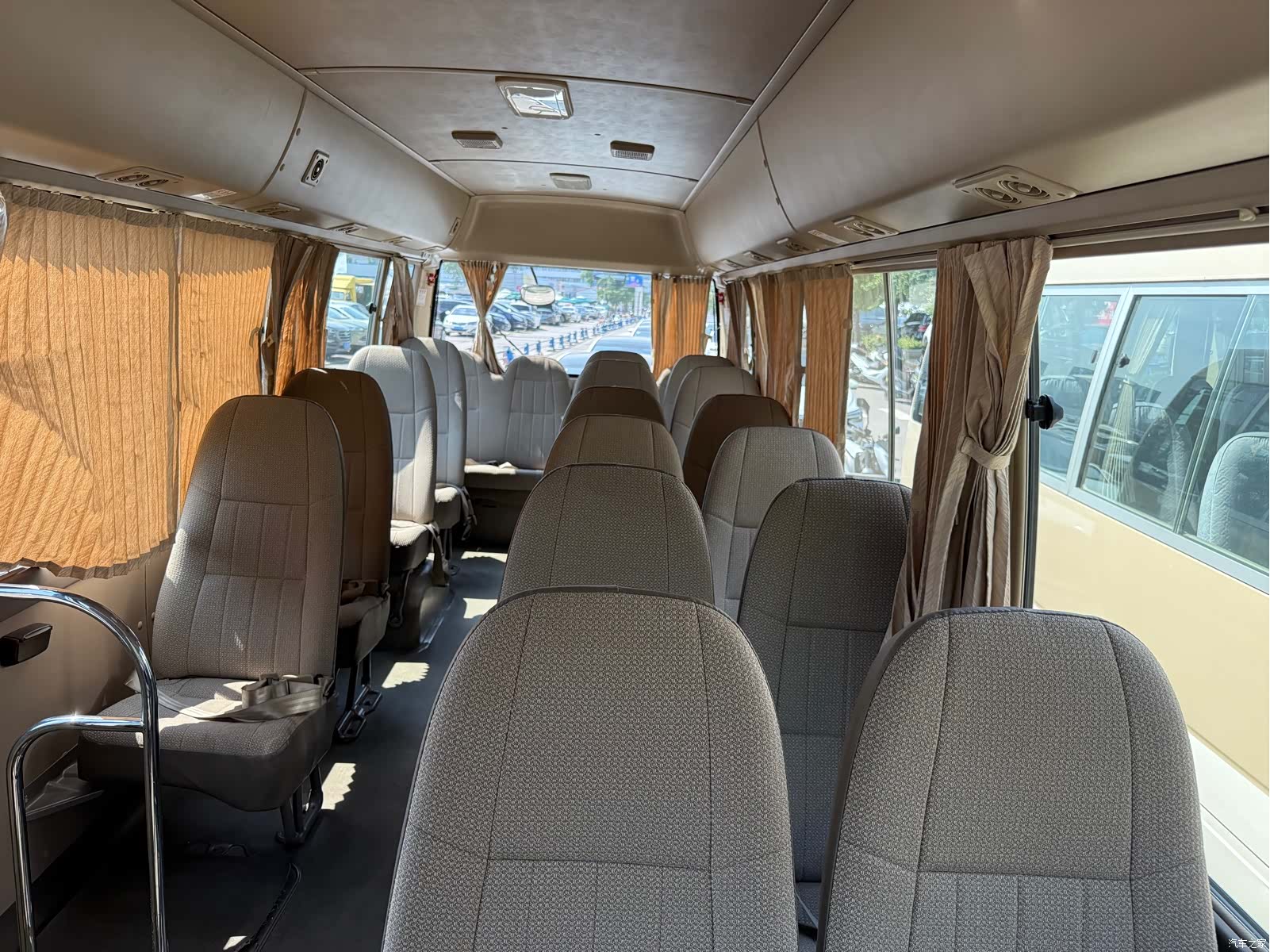 Toyota Coaster, 2009 6