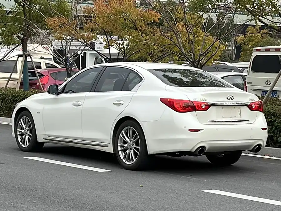 Infiniti Q50L