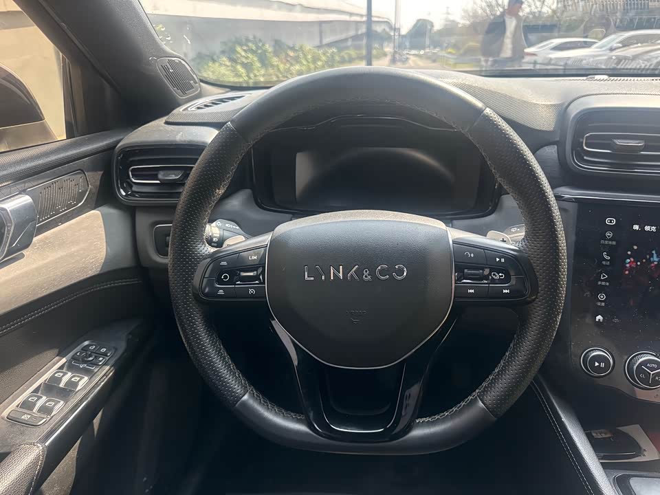 Lynk & Co 03 Lynk & Co 03