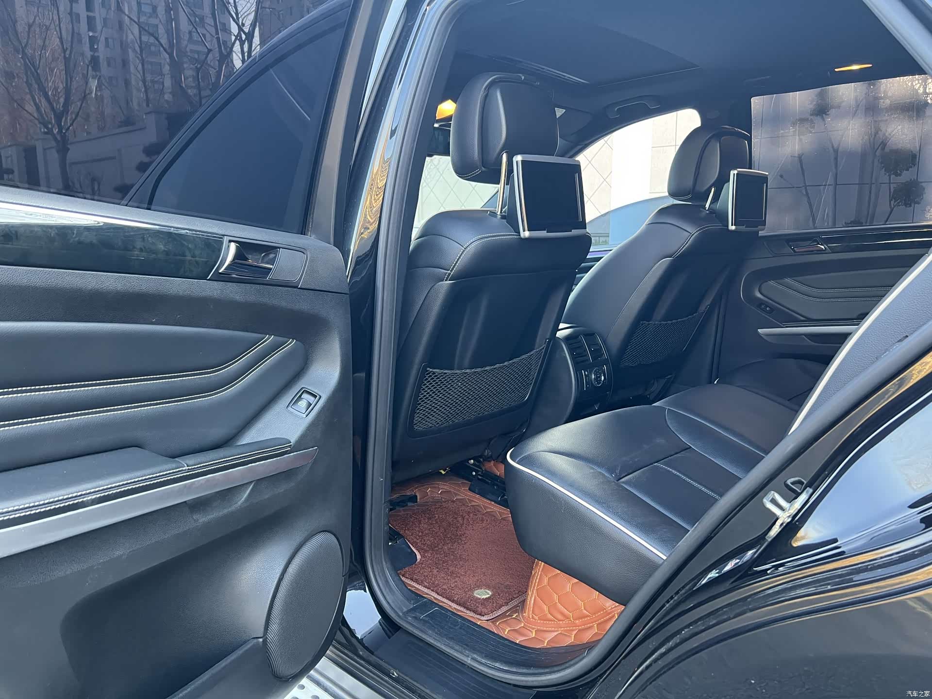 Mercedes-Benz M-Class, 2011 8