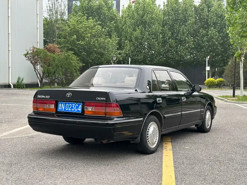 Toyota crown