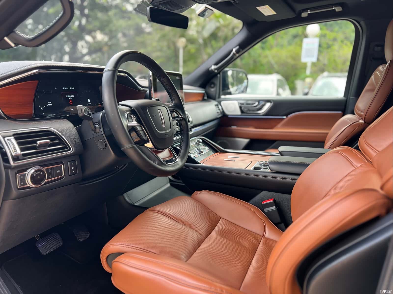Lincoln Navigator, 2019 все фото