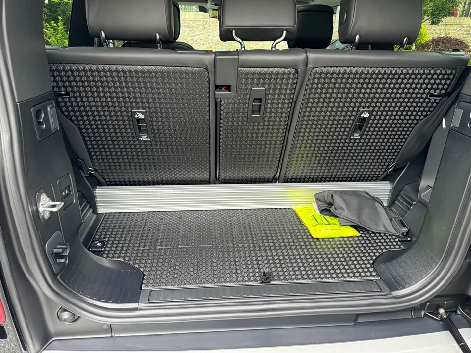 Land Rover guard Land Rover guard
