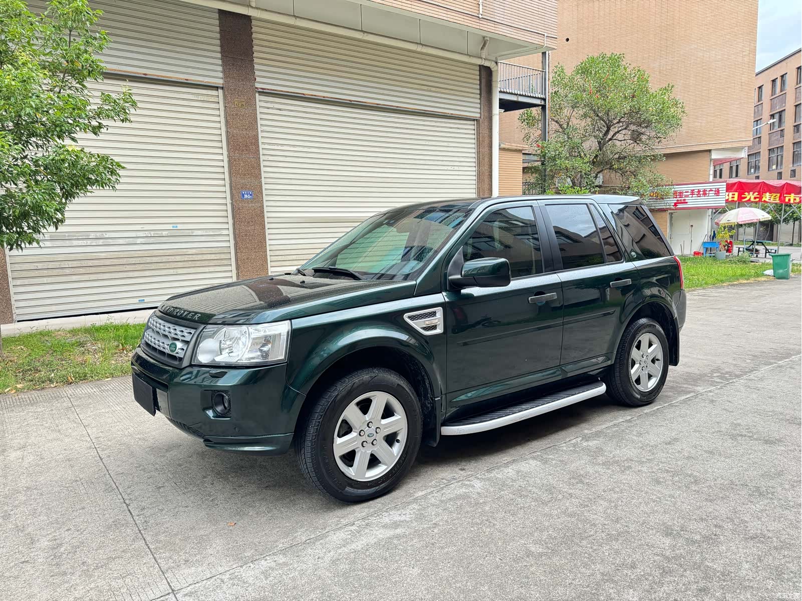 Land Rover i6, 2011 1