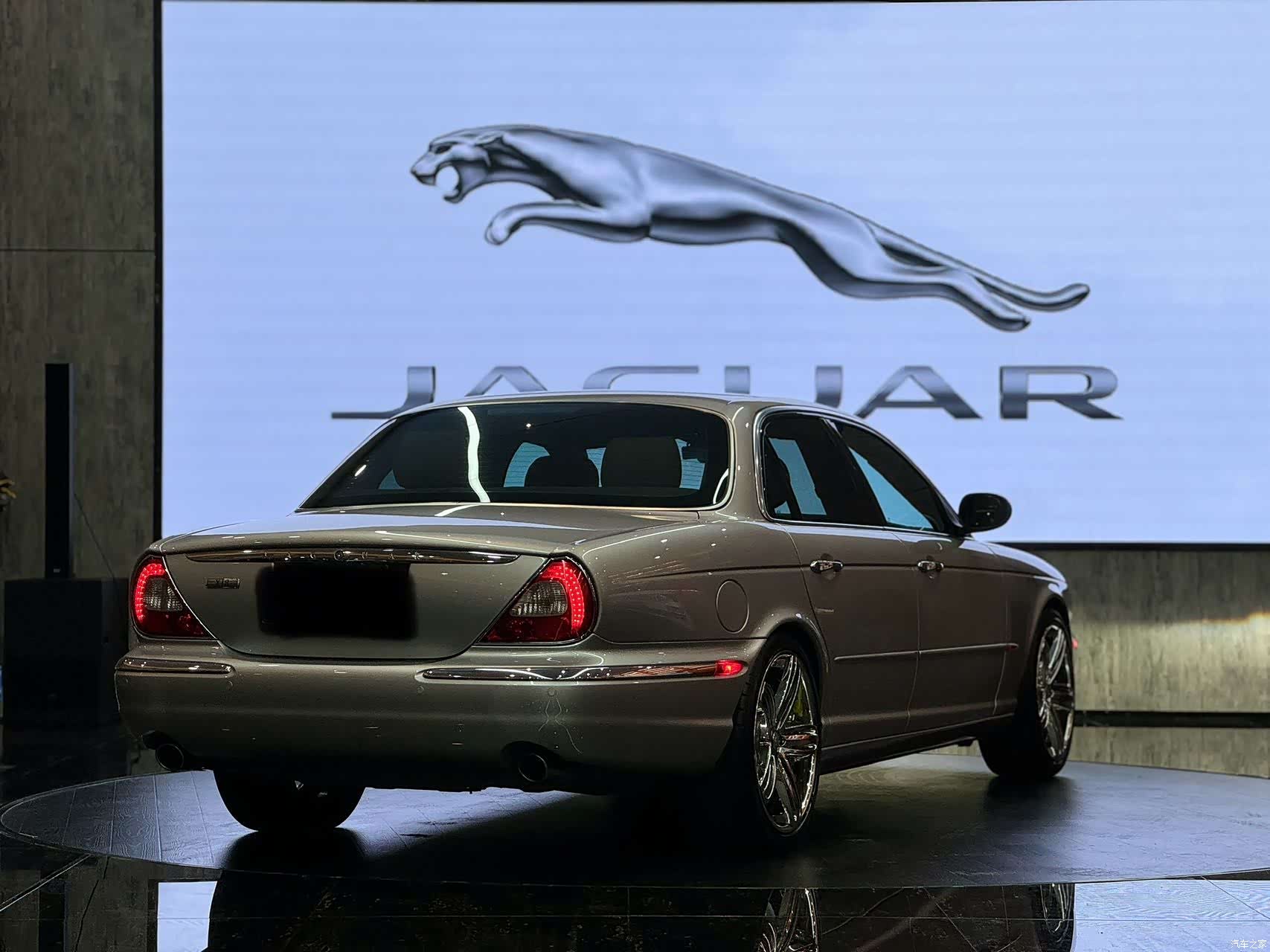 Jaguar XJ, 2003 8