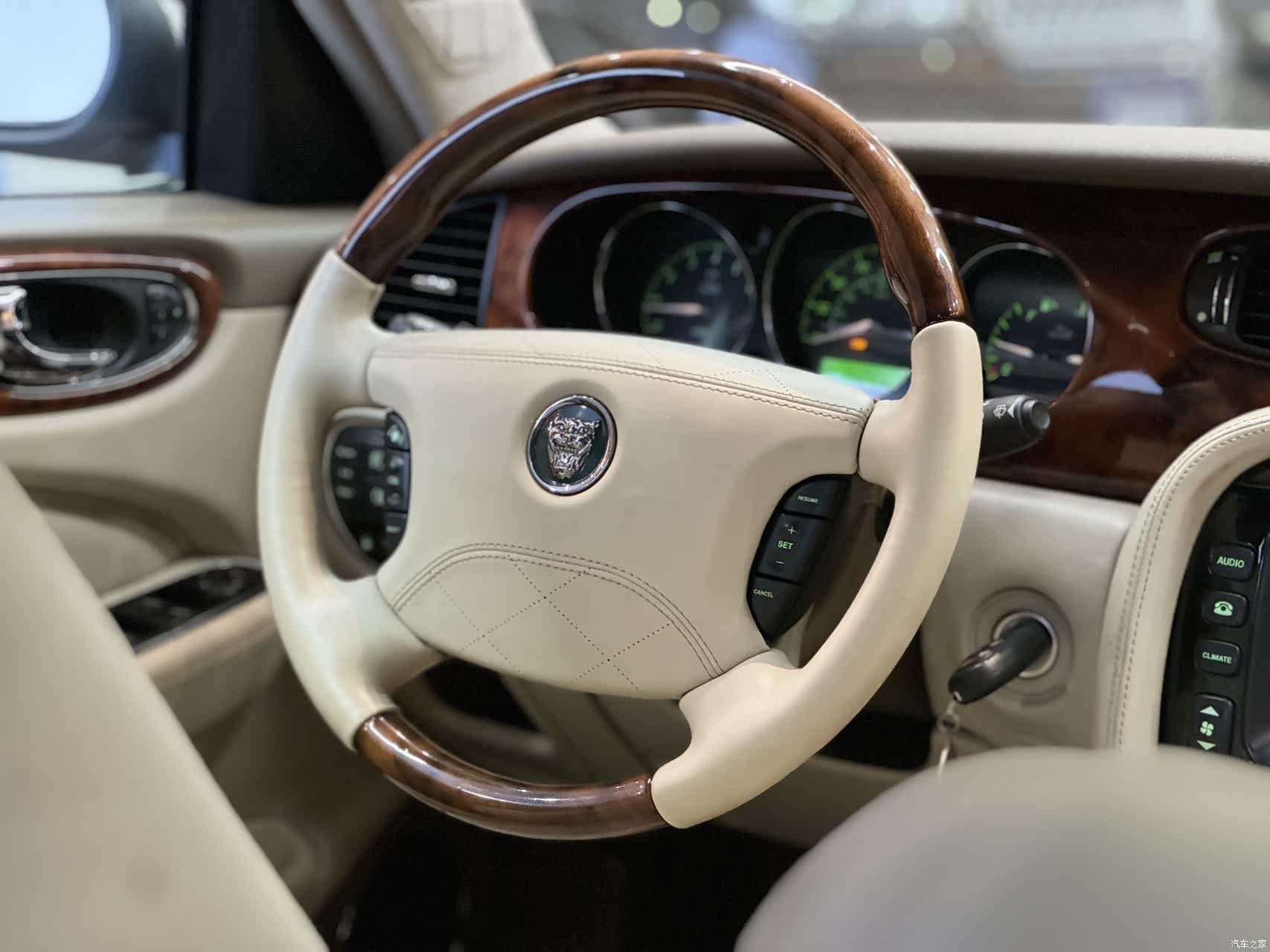 Jaguar XJ, 2003 12