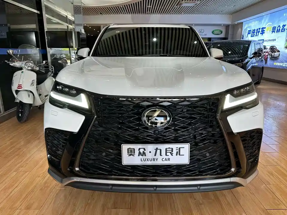 Lexus LX