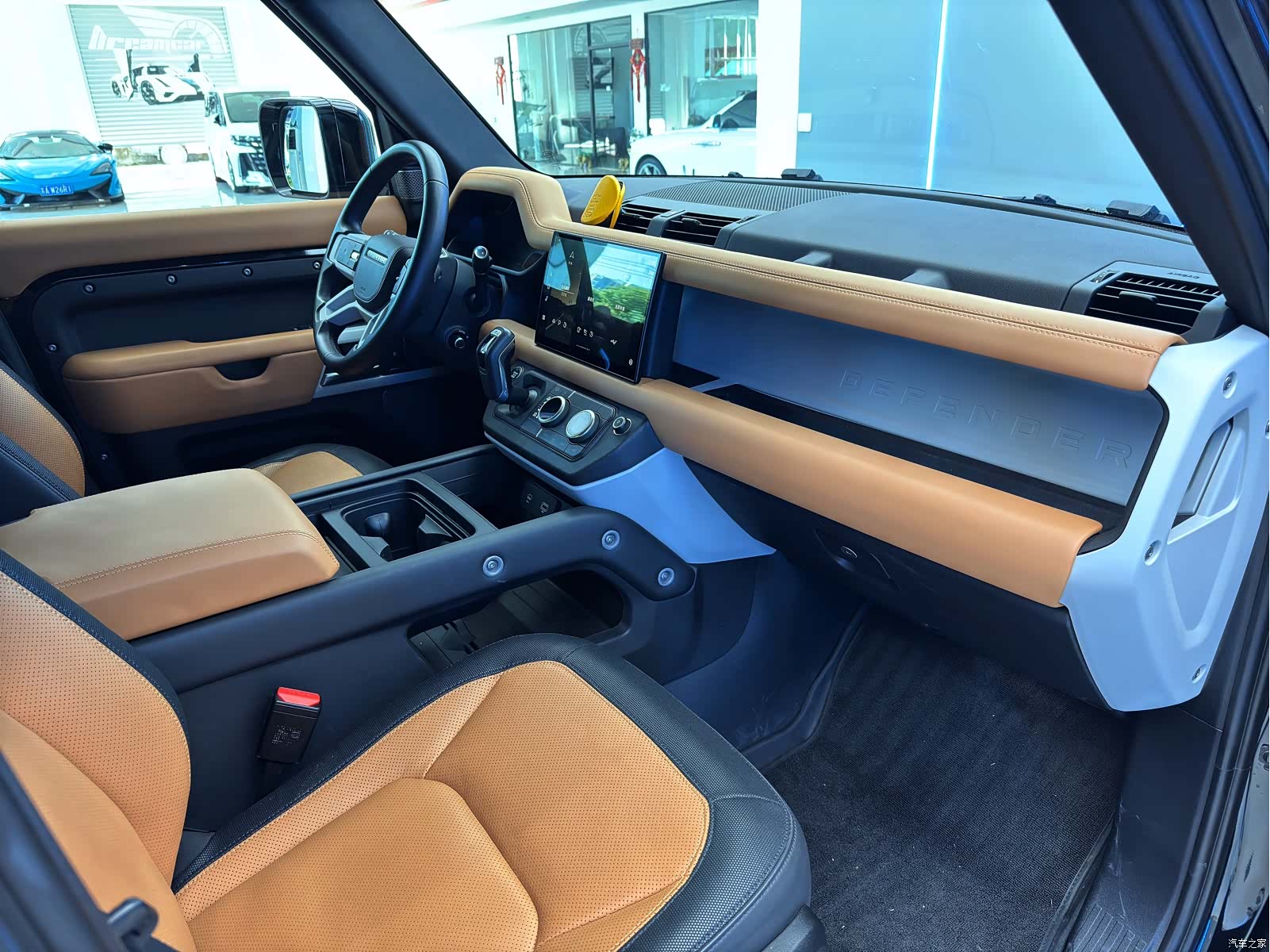 Land Rover Defender, 2023 12