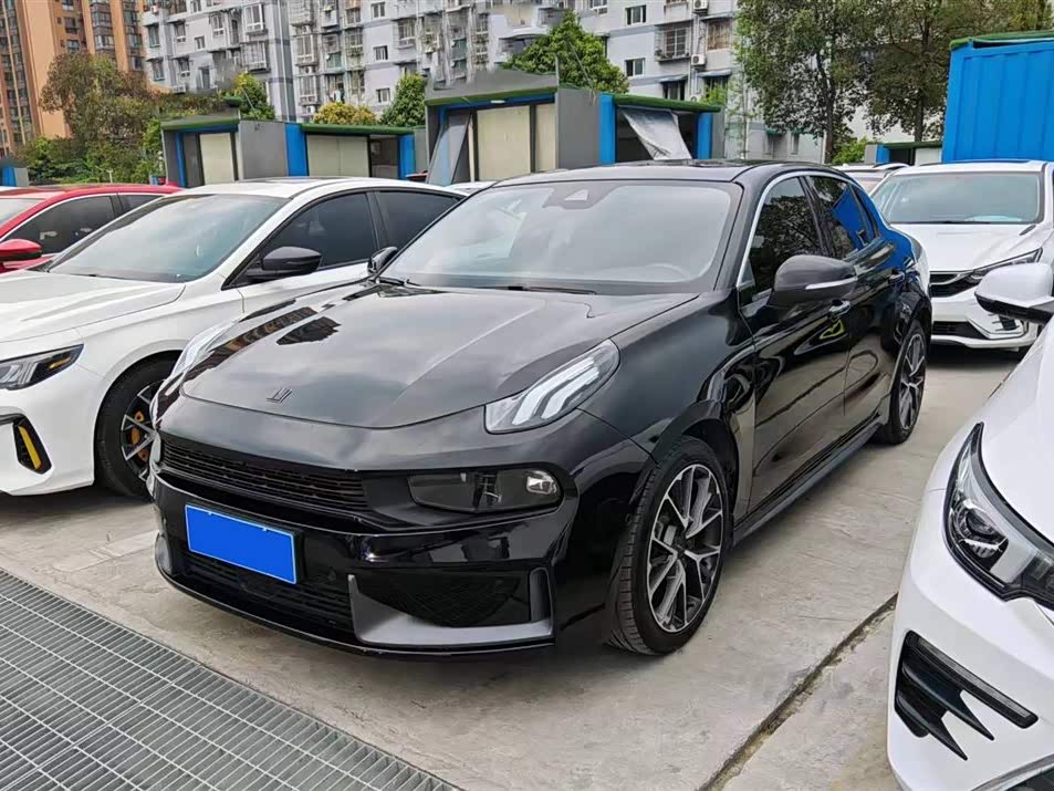 Lynk & Co 03