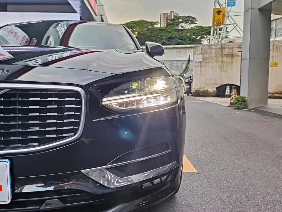 Volvo S90