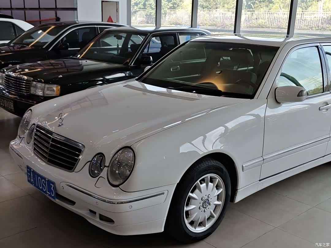 Mercedes-Benz E-Class, 2001 3