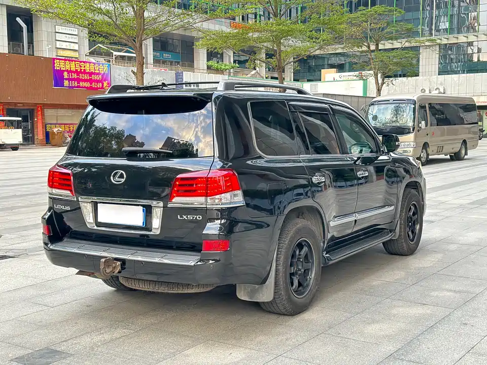 Lexus LX