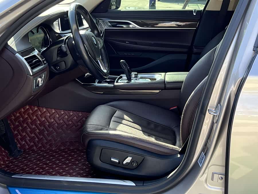 BMW 7-Series 2019, фото 5