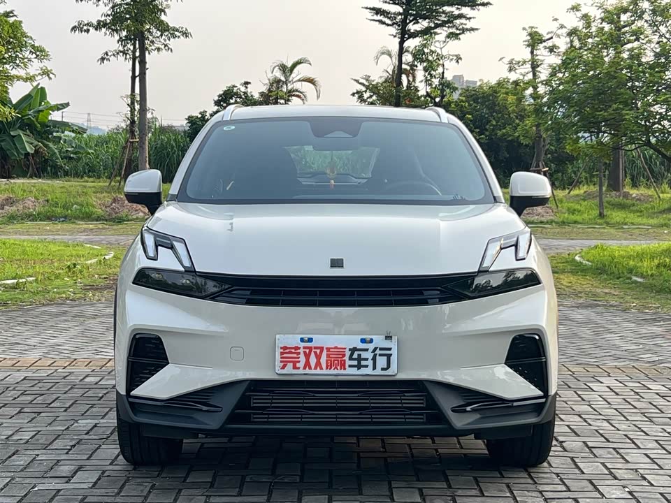 Lynk & Co 06