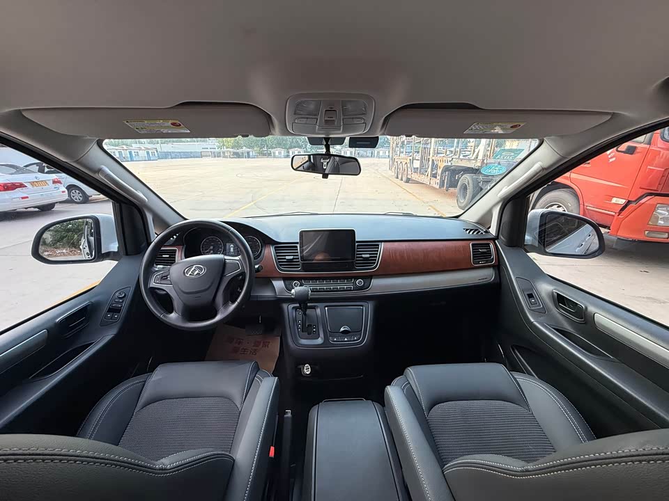 MAXUS Chase G10 MAXUS Chase G10