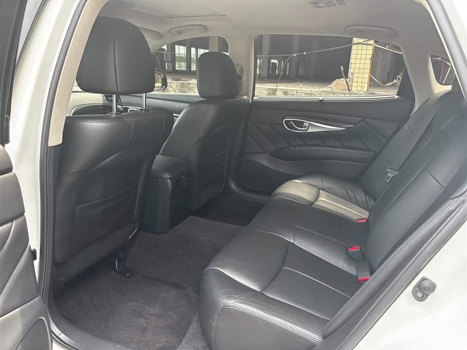 Infiniti Q70 Infiniti Q70
