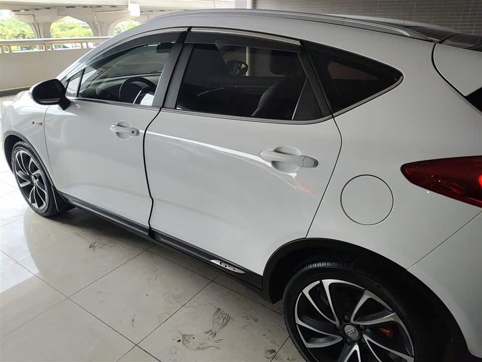 Geely Emgrand GS