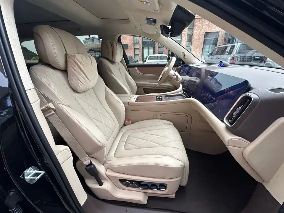 AITO Ask the world M9