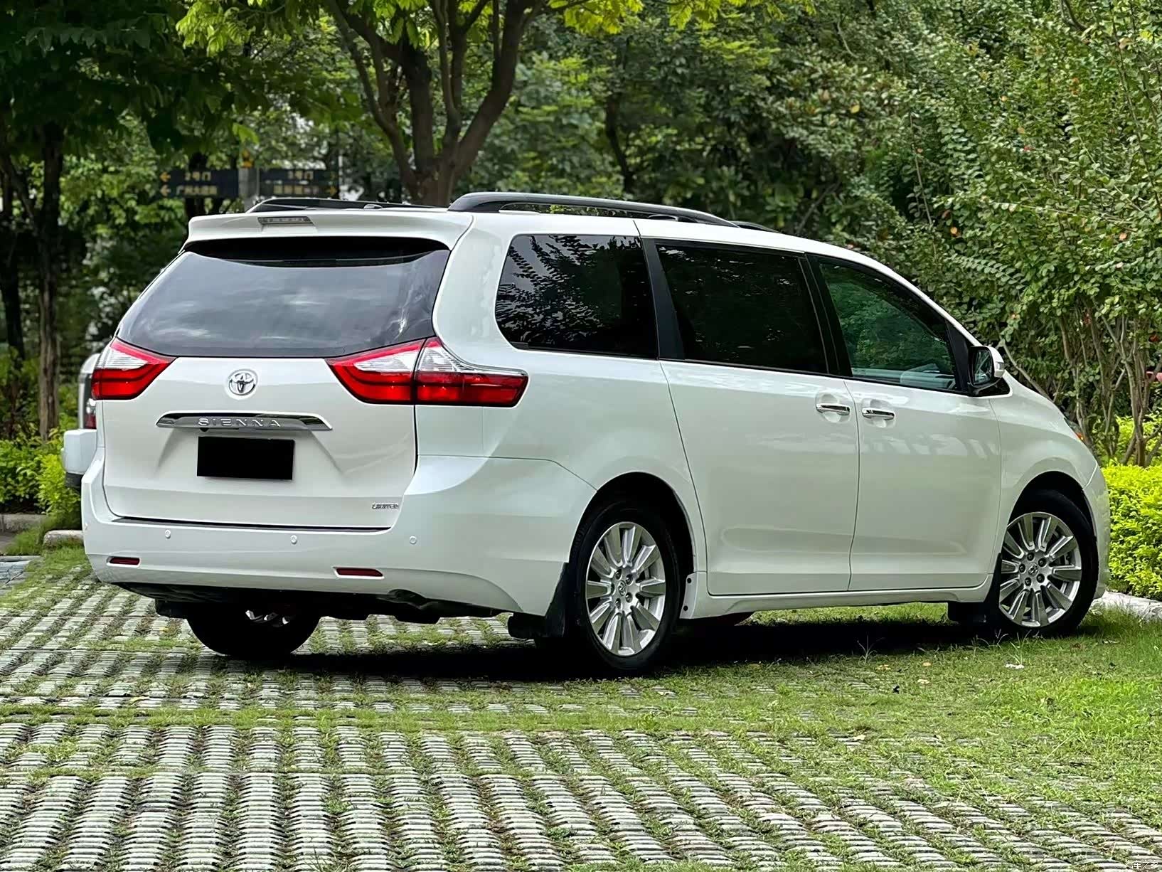 Toyota Sienna, 2017 3