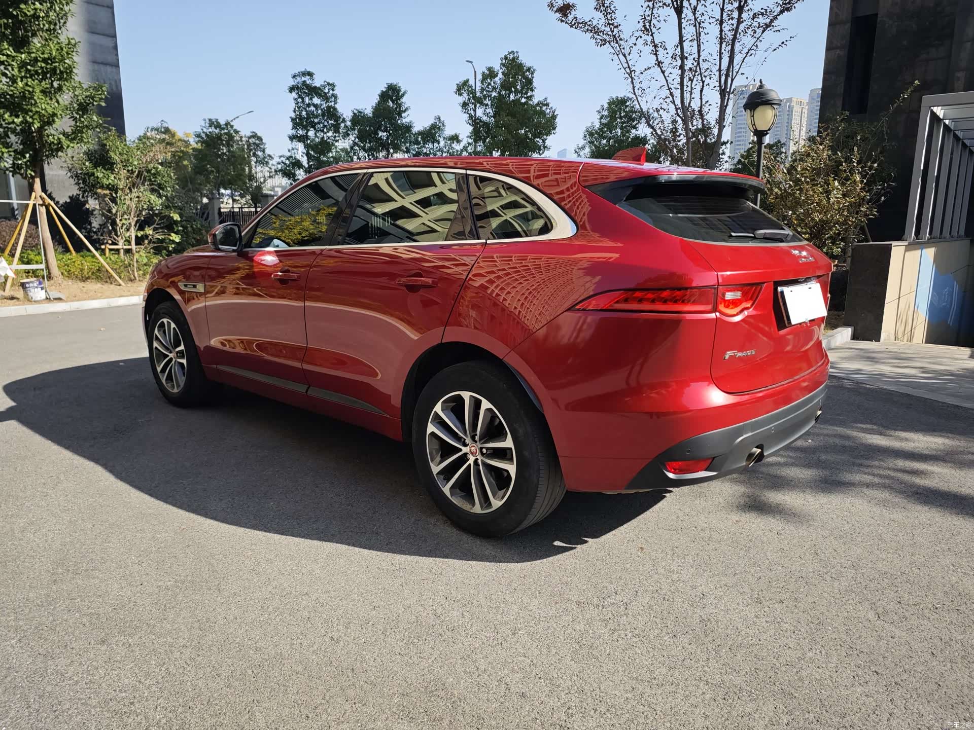 Jaguar F-PACE, 2017 все фото