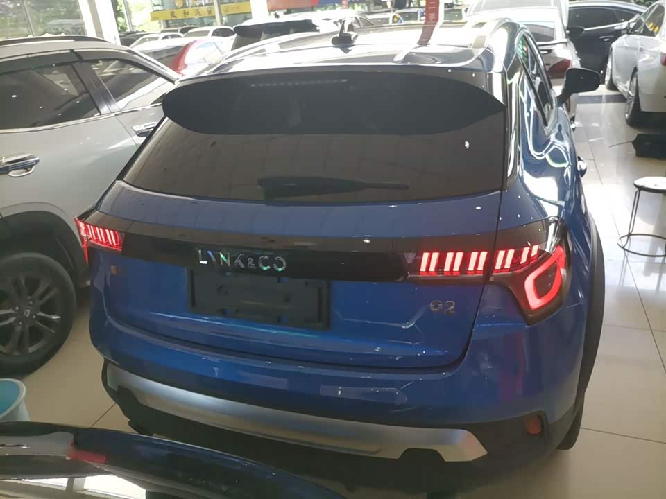 Lynk & Co 02 Lynk & Co 02