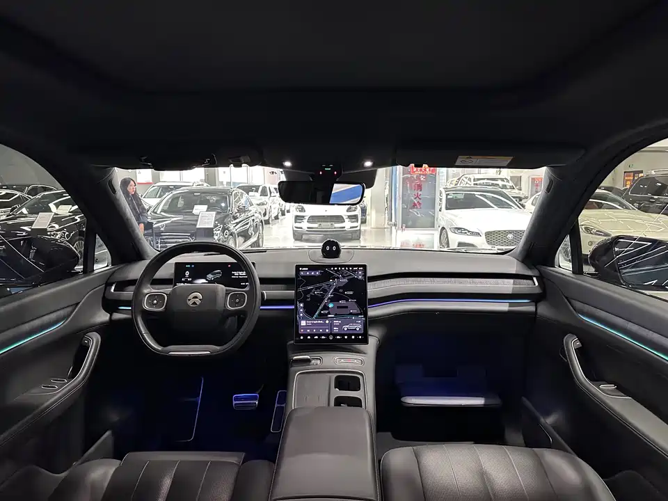 NIO ES8