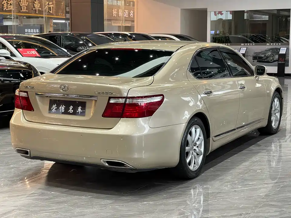Lexus LS