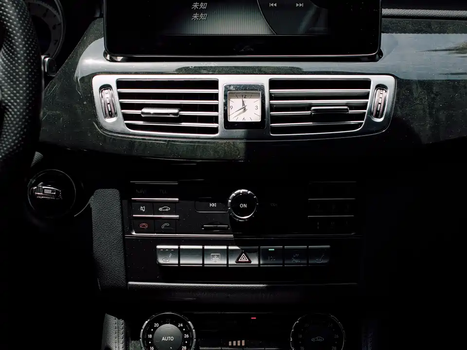 Mercedes-Benz CLS Mercedes-Benz CLS