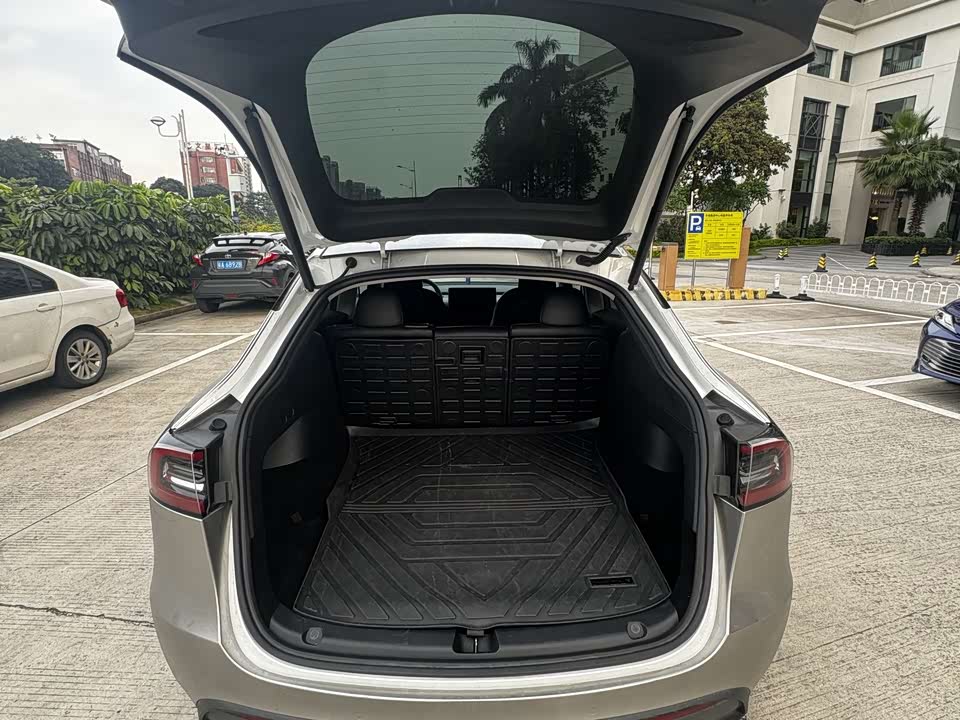 Tesla Model Y Tesla Model Y