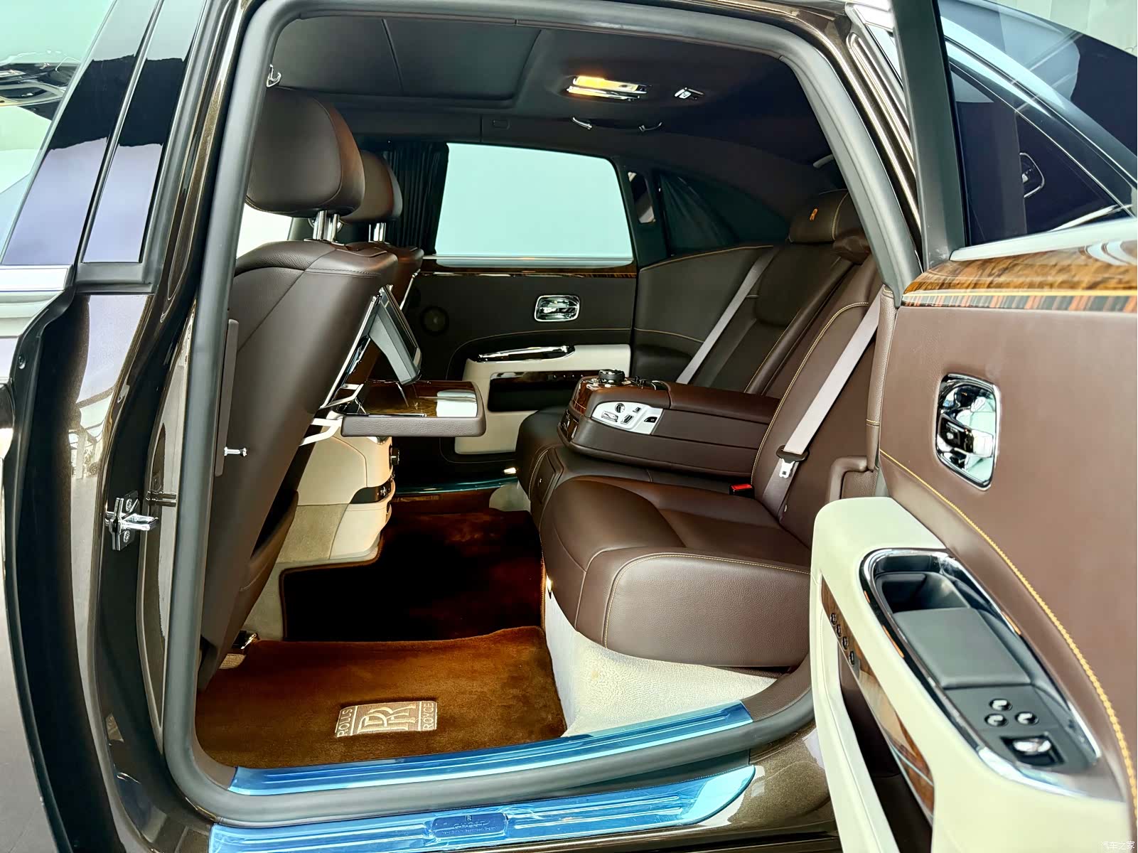 Rolls-Royce Ghost, 2016 9