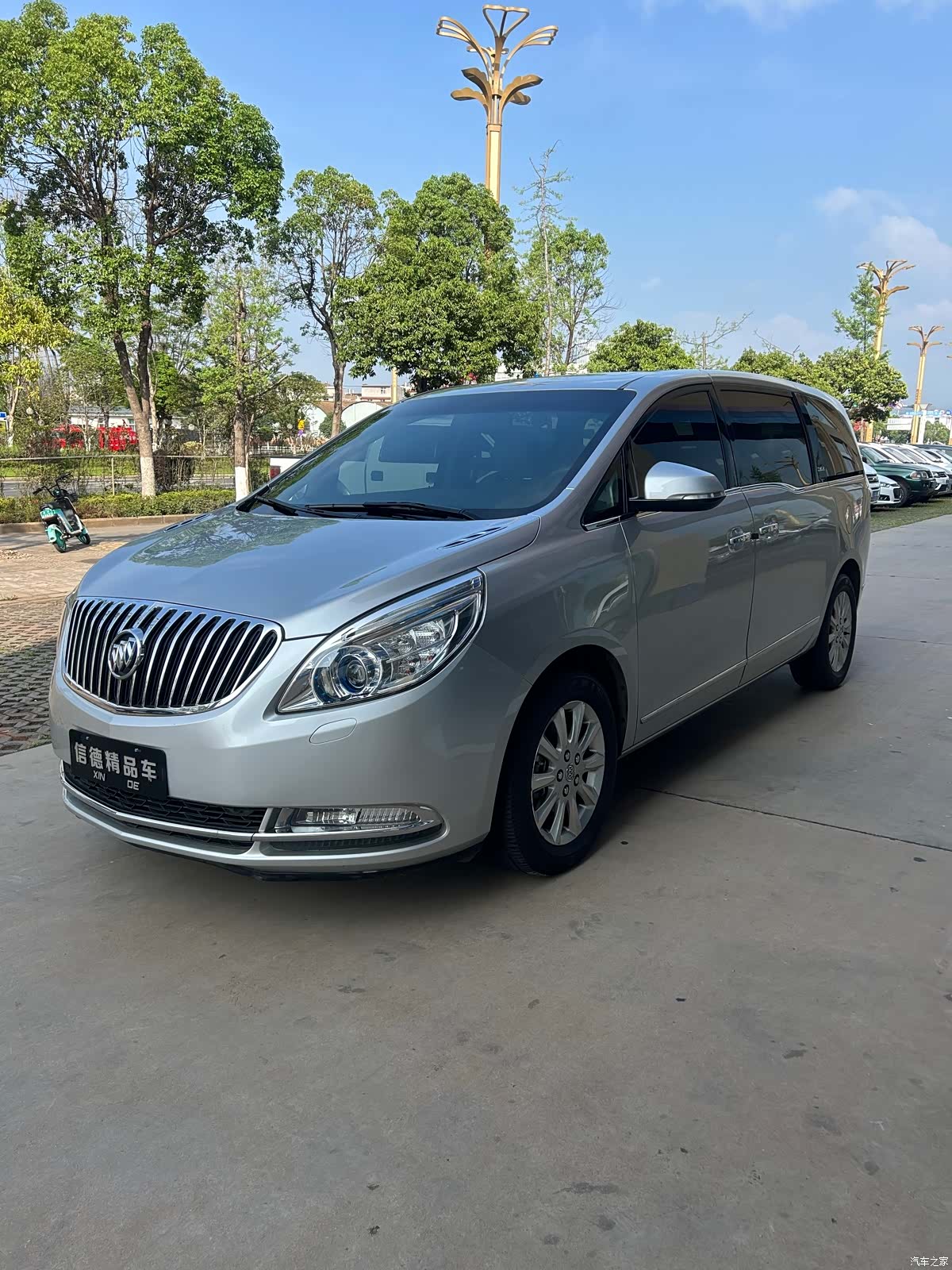 Buick GL8, 2012 4