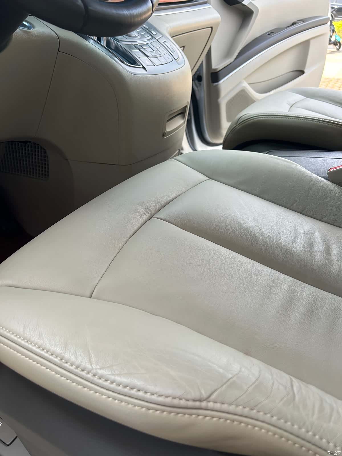 Buick GL8, 2012 9