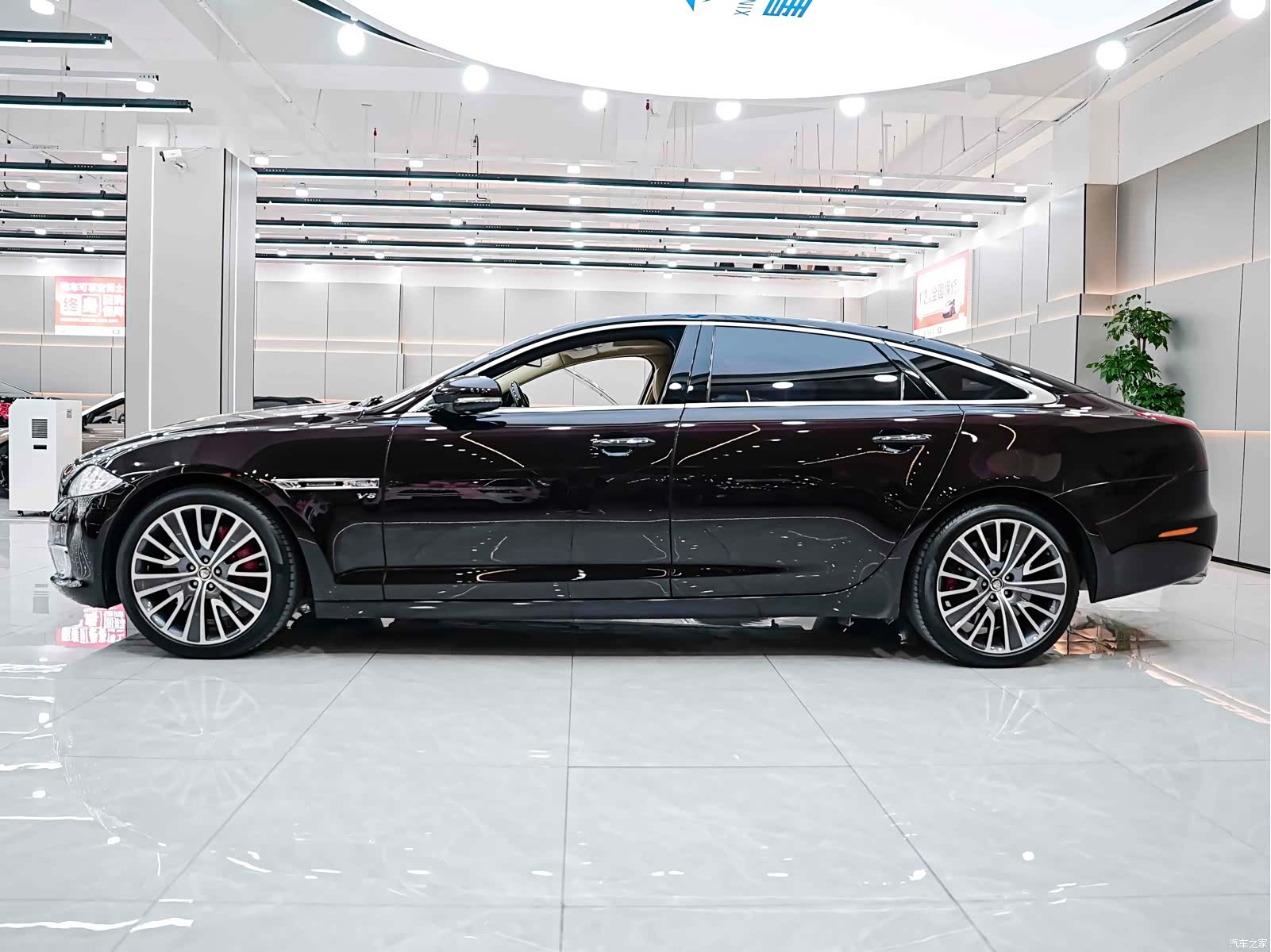 Jaguar XJ, 2013 8
