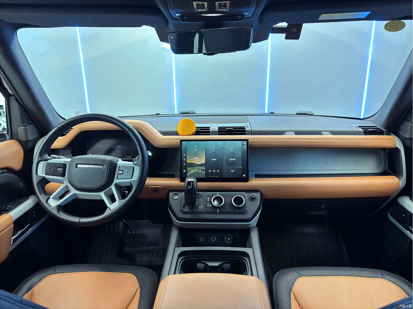 Land Rover Defender, 2023 14