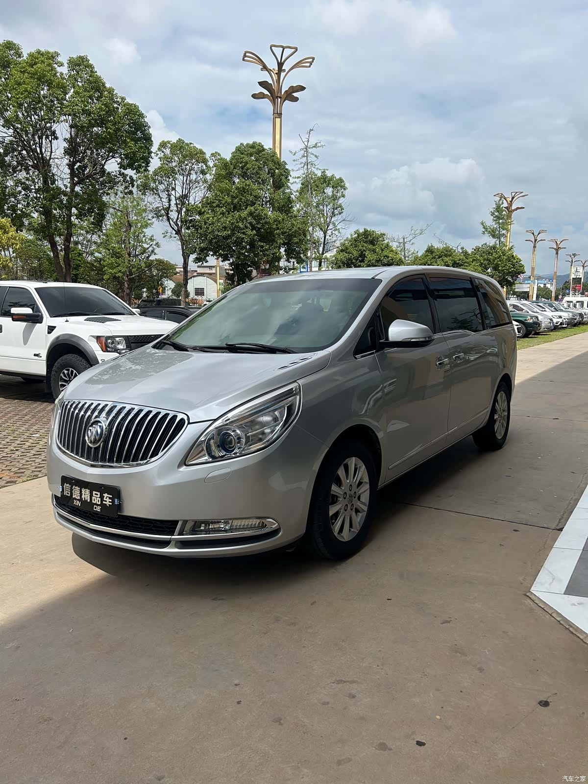 Buick GL8, 2012 3