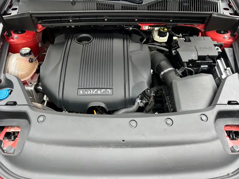 Lynk & Co 03