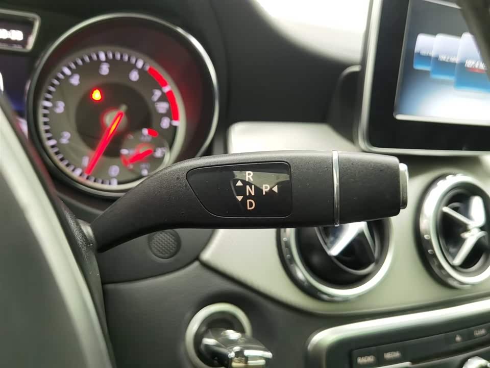 Mercedes-Benz GLA Mercedes-Benz GLA